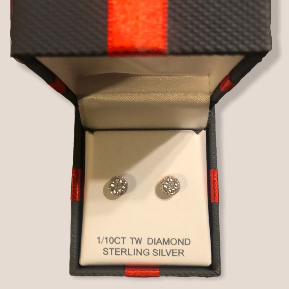 NWT 1/10CT TW Diamond Earrings
